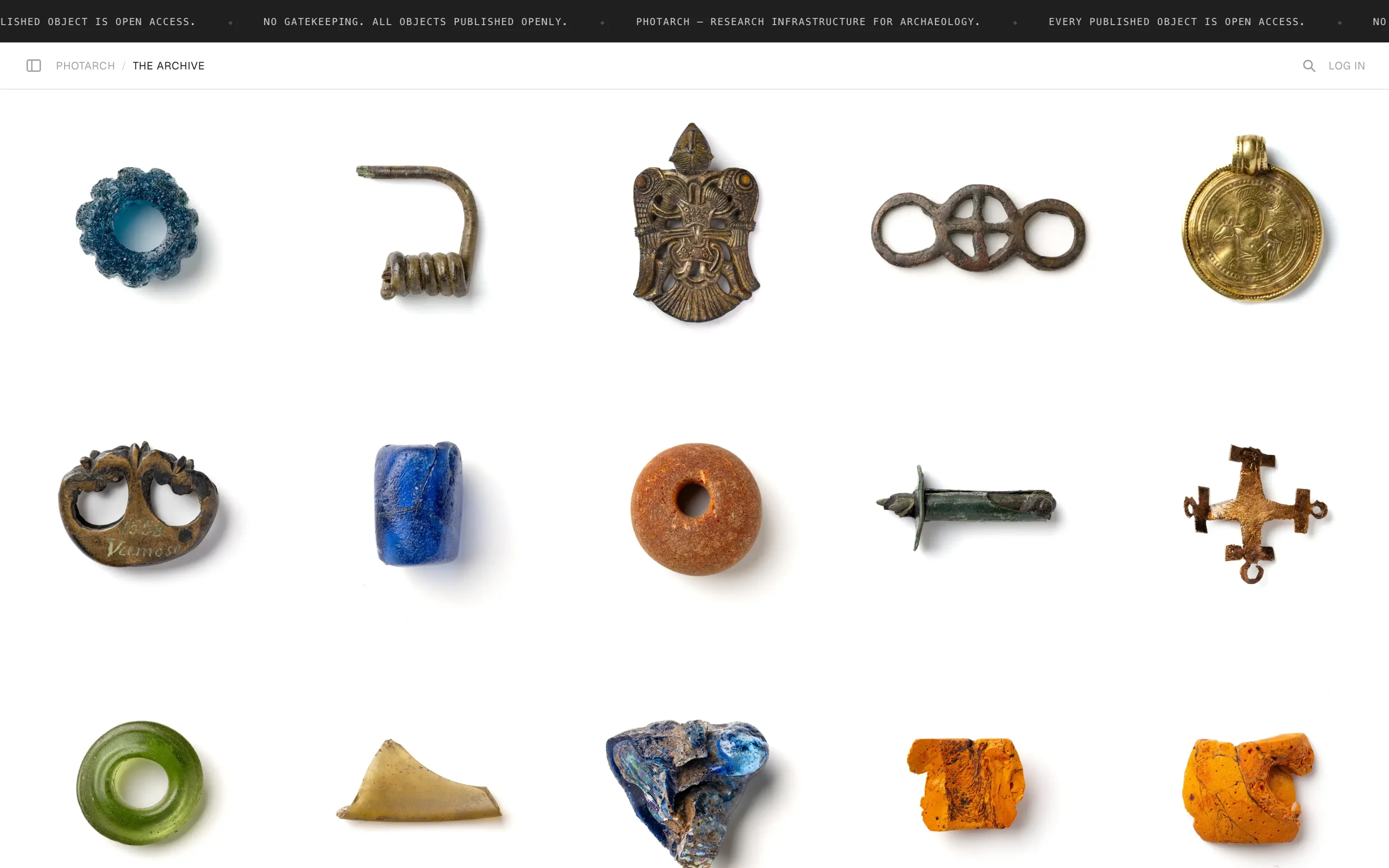 The PHOTARCH web archive: a grid of objects on white